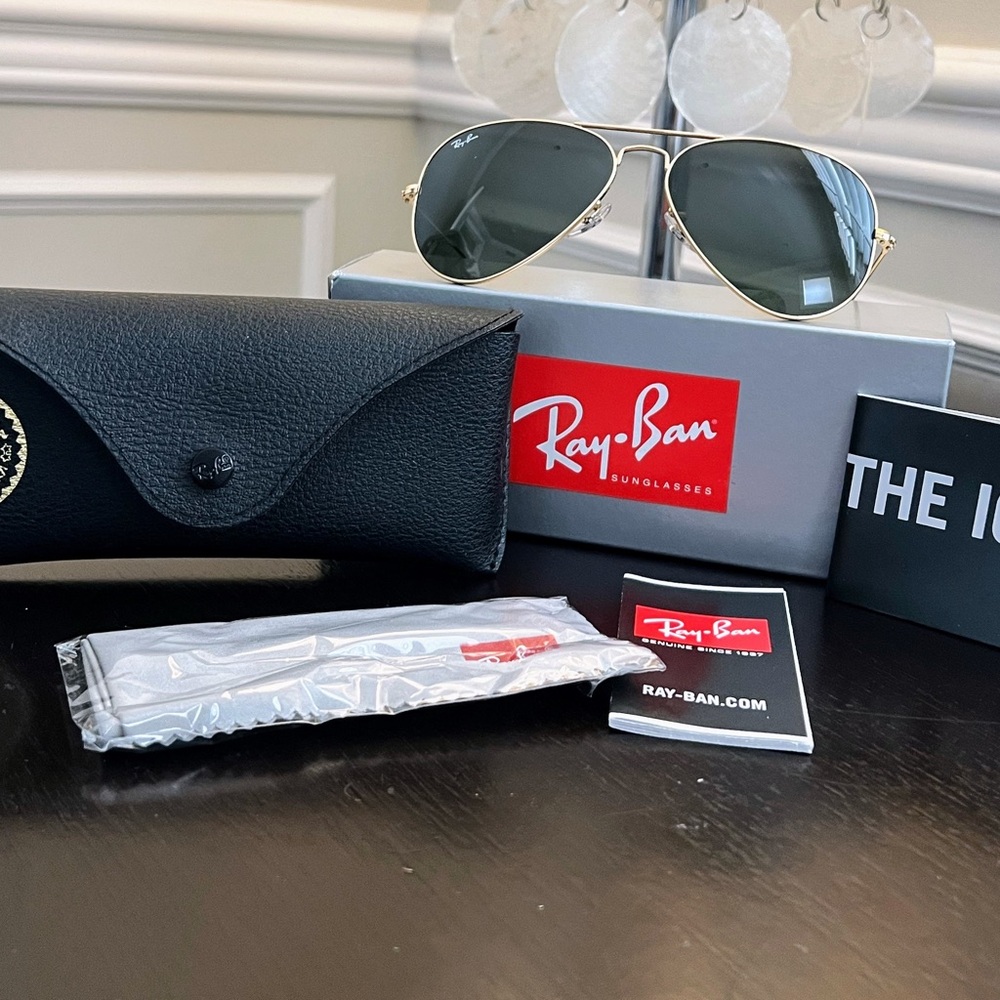 RAY BAN Giftable  Authentic Aviator Sunglasses